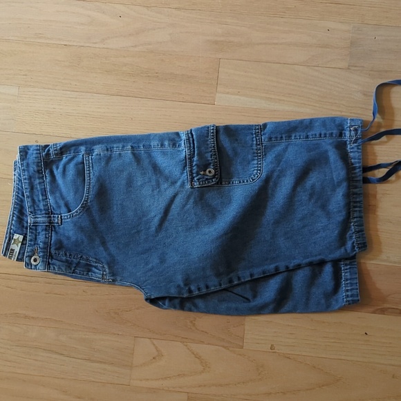 Jean Star Sz 8 Petite Capri Jeans with 6 Pockets and Drawstring Bottoms - Picture 3 of 4